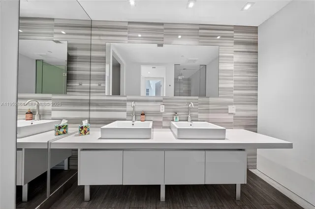 $5,600,000 | 1100 Biscayne Boulevard, Unit 5306, Miami, FL 33132