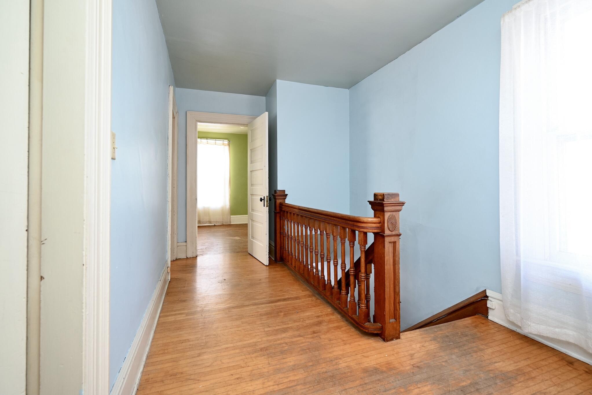 418 Wilson Street Winona, MN 55987 - Photo 16 of 33 16 UL Landing