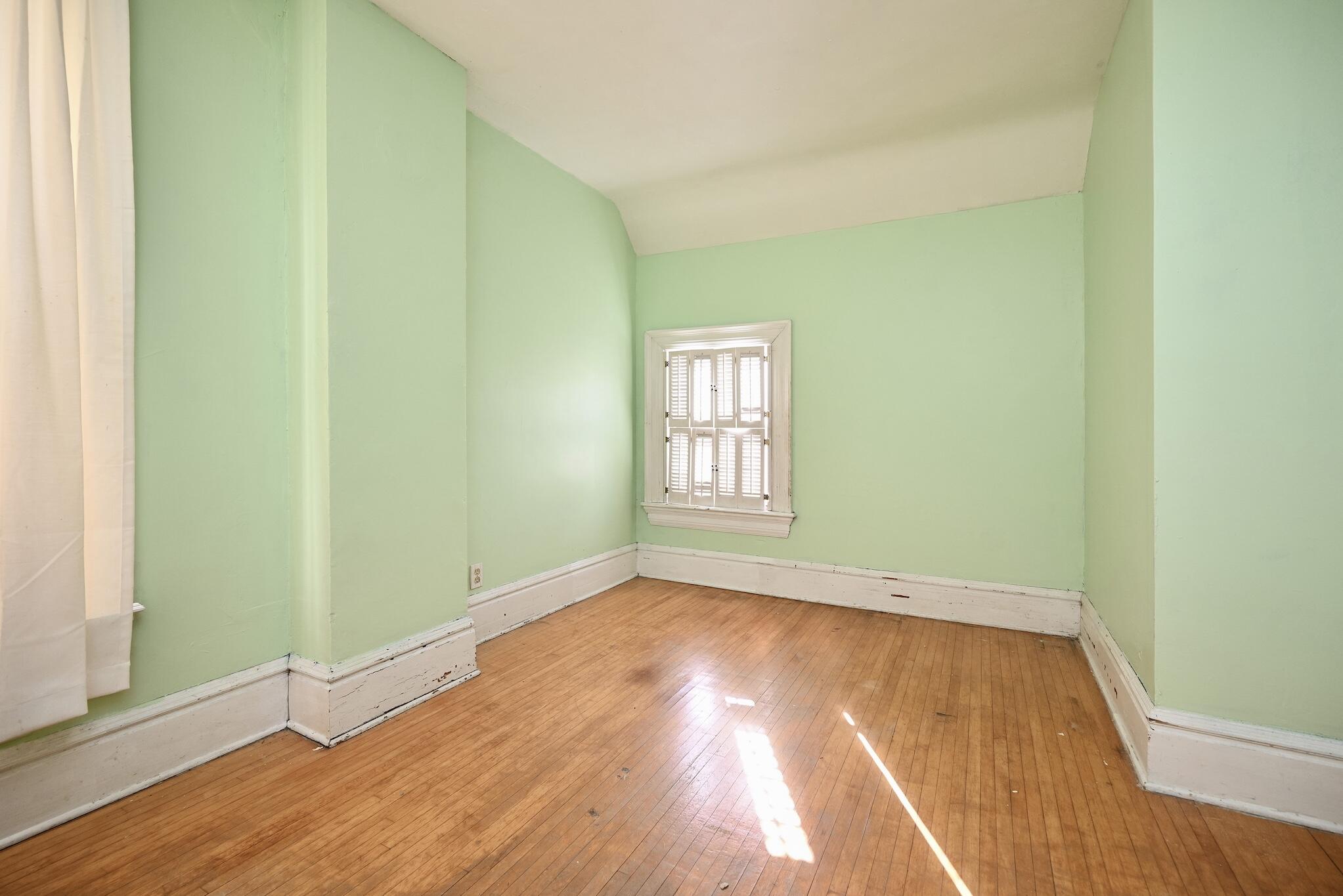 418 Wilson Street Winona, MN 55987 - Photo 23 of 33 23 UL Bedroom Four I