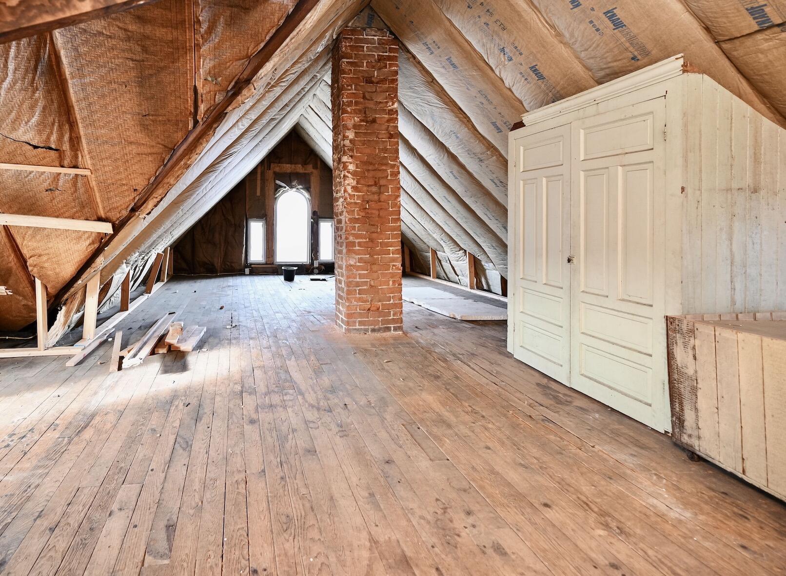 418 Wilson Street Winona, MN 55987 - Photo 26 of 33 26 Attic Expansion Space