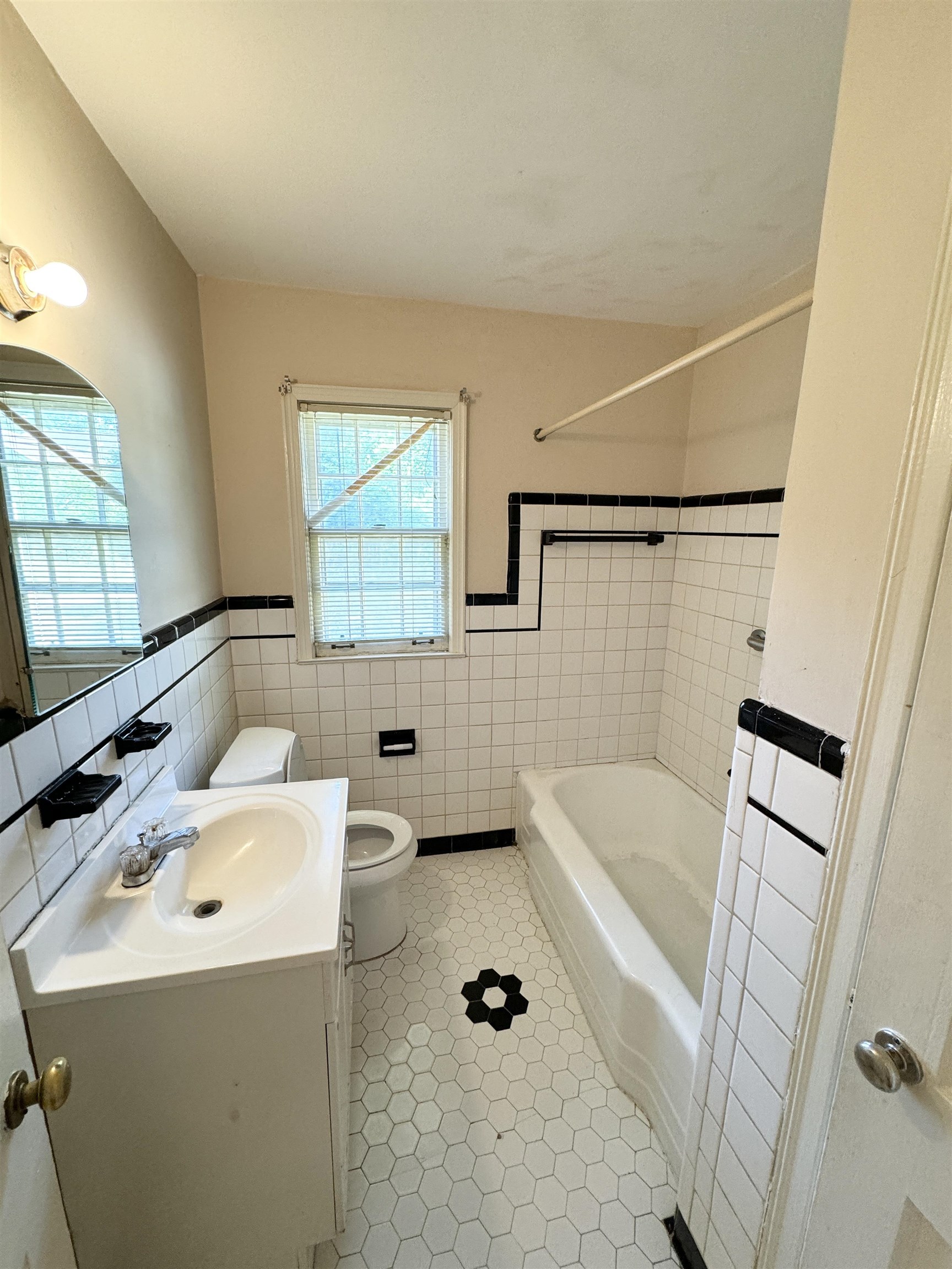3777 Healey Road Memphis, TN 38111 - Photo 13 of 15 a bathroom with a tub sink and mirror