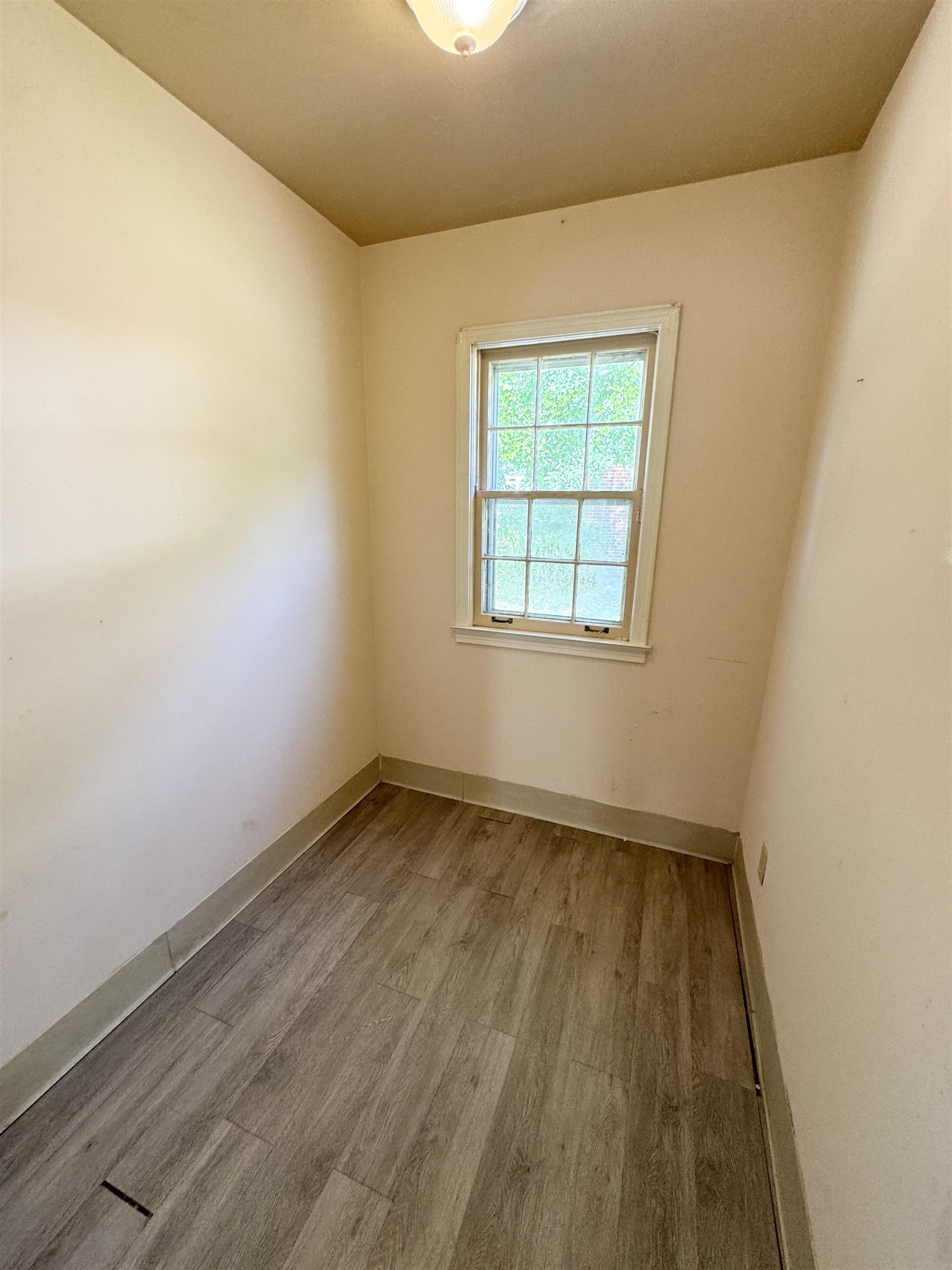 3777 Healey Road Memphis, TN 38111 - Photo 8 of 15 an empty room with a window