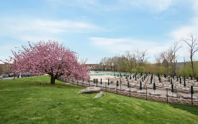 $350,000 | 5900 Arlington Avenue, Unit 8X | North Riverdale