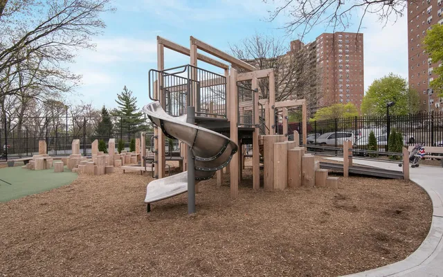 $350,000 | 5900 Arlington Avenue, Unit 8X | North Riverdale