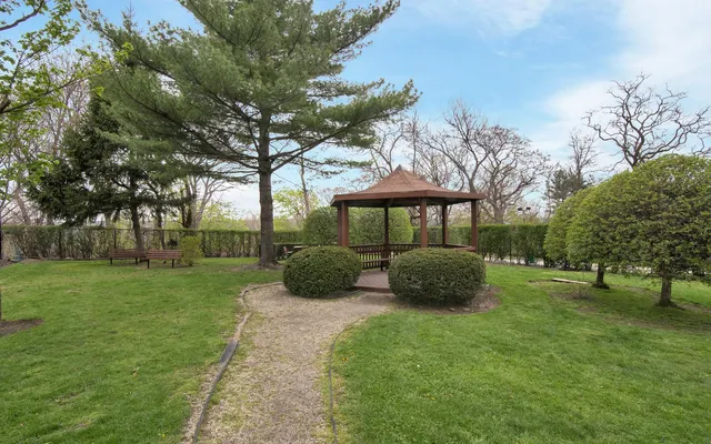 $350,000 | 5900 Arlington Avenue, Unit 8X | North Riverdale