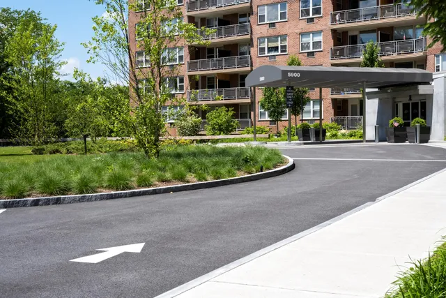 $350,000 | 5900 Arlington Avenue, Unit 8X | North Riverdale