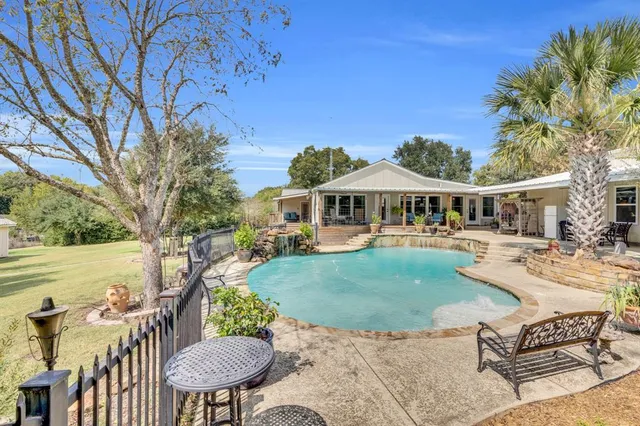 $1,600,000 | 490 James Road, Ferris, TX 75125