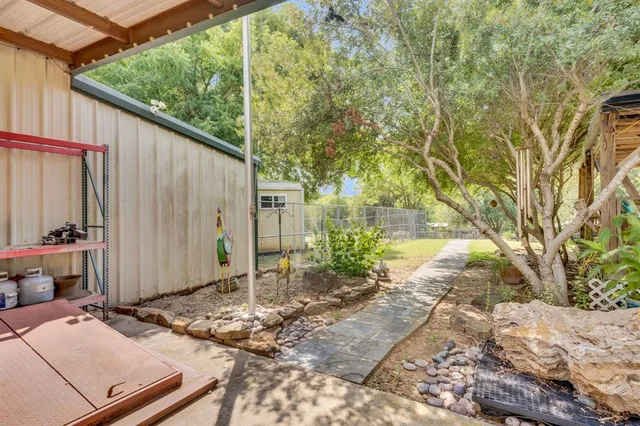 $1,600,000 | 490 James Road, Ferris, TX 75125