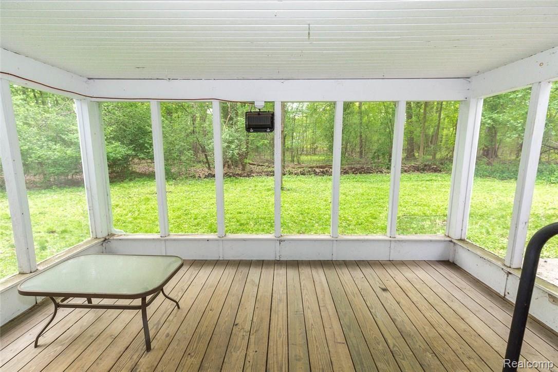 6145 Idlewyle Road Bloomfield Hills, MI 48301 - Photo 14 of 31 This porch is screened on all sides for maximum viewing and enjoyment of the natural surroundings.