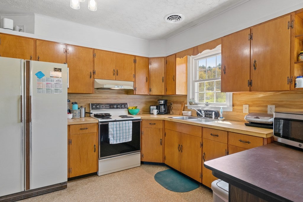 2030 Pipers Gap Road Galax, VA 24333 - Photo 25 of 56 Gallery Image 25