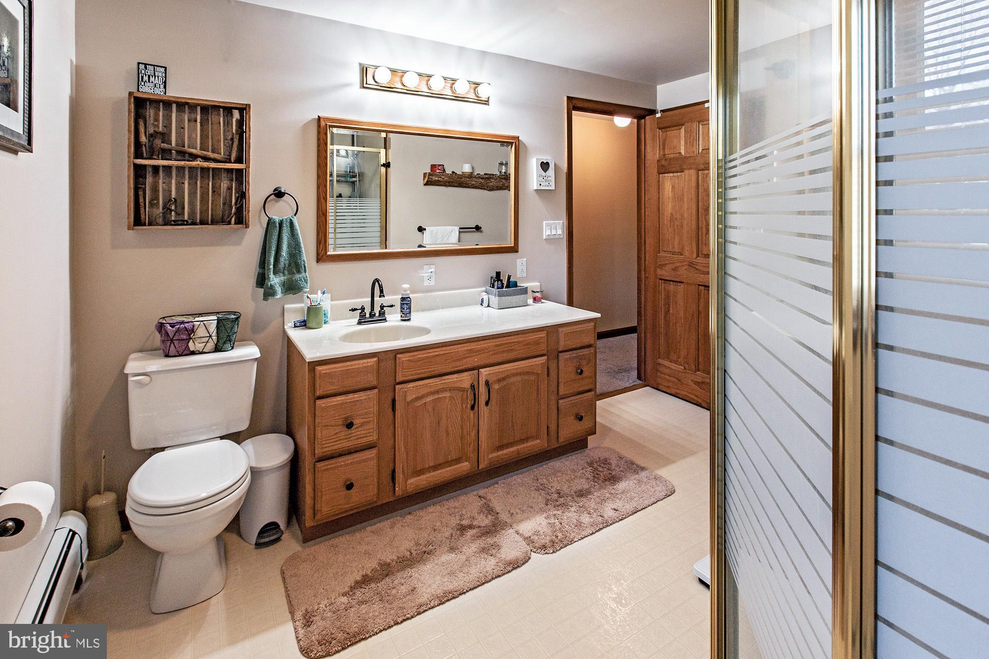 609 Hawks Bridge Road Carneys Point, NJ 08069 - Photo 18 of 31 2nd floor full bath