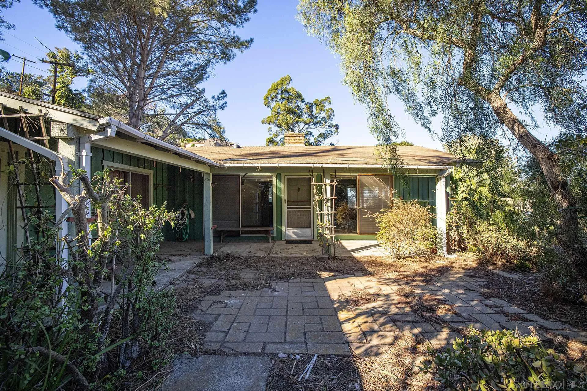 1260 Oribia Road Del Mar, CA 92014 - Photo 2 of 24 a front view of a house with garden