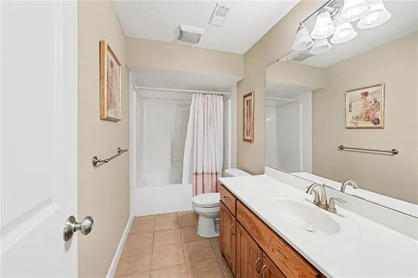 $285,000 | 1020 Southwest Red Oaks Place, Topeka, KS 66615