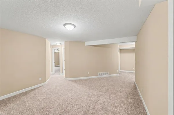 $285,000 | 1020 Southwest Red Oaks Place, Topeka, KS 66615