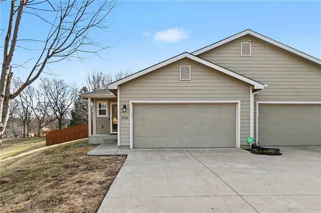 $299,999 | 1020 Southwest Red Oaks Place, Topeka, KS 66615