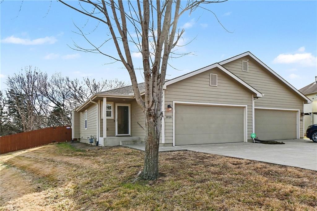 1020 Southwest Red Oaks Place Topeka, KS 66615 - Photo 3 of 35