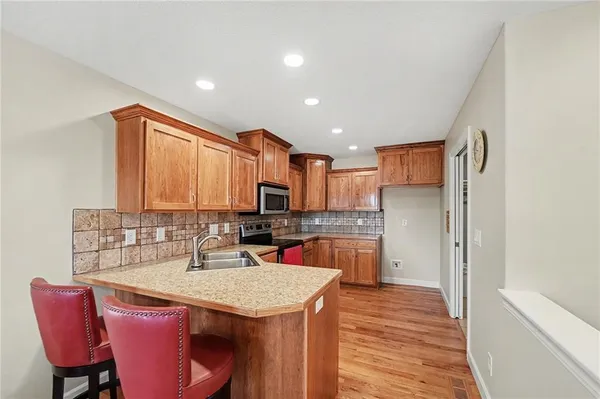 $285,000 | 1020 Southwest Red Oaks Place, Topeka, KS 66615