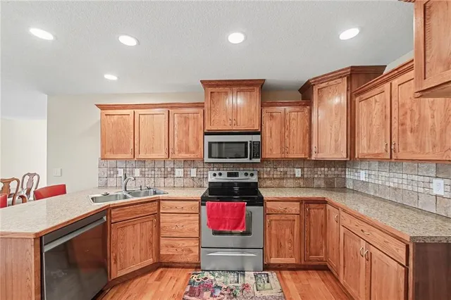 $299,999 | 1020 Southwest Red Oaks Place, Topeka, KS 66615