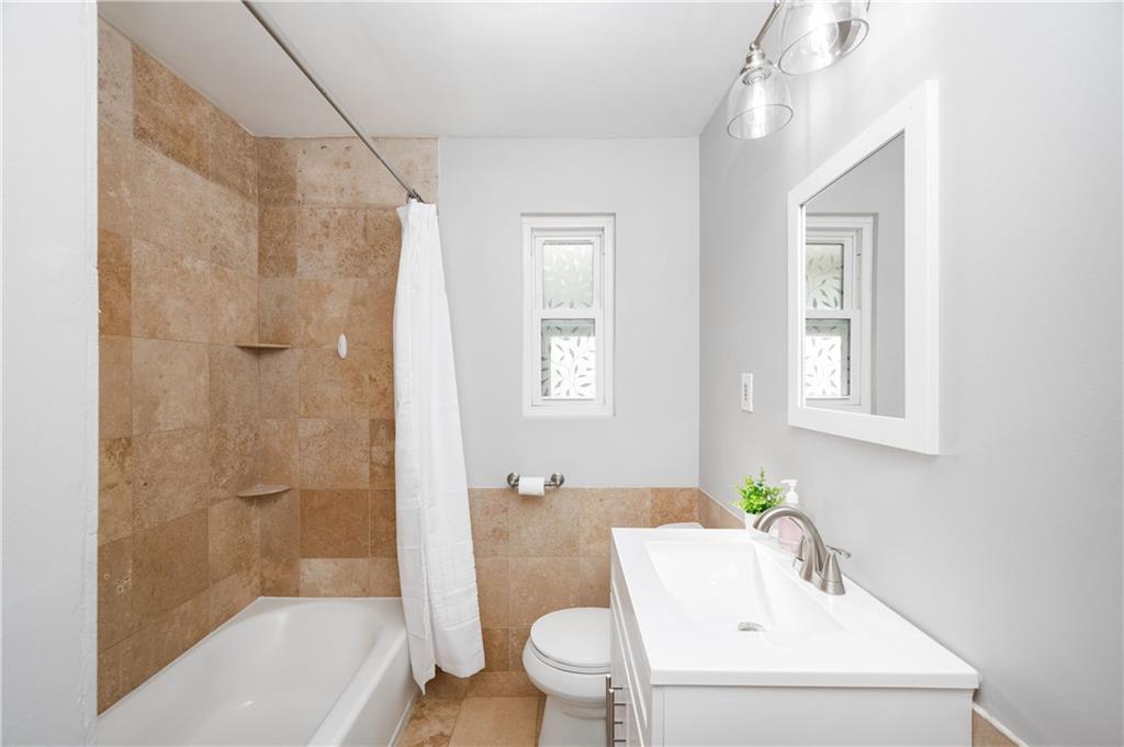 350 Limerick Road Wexford, PA 15090 - Photo 15 of 47 a bath room with a sink and a bath tub