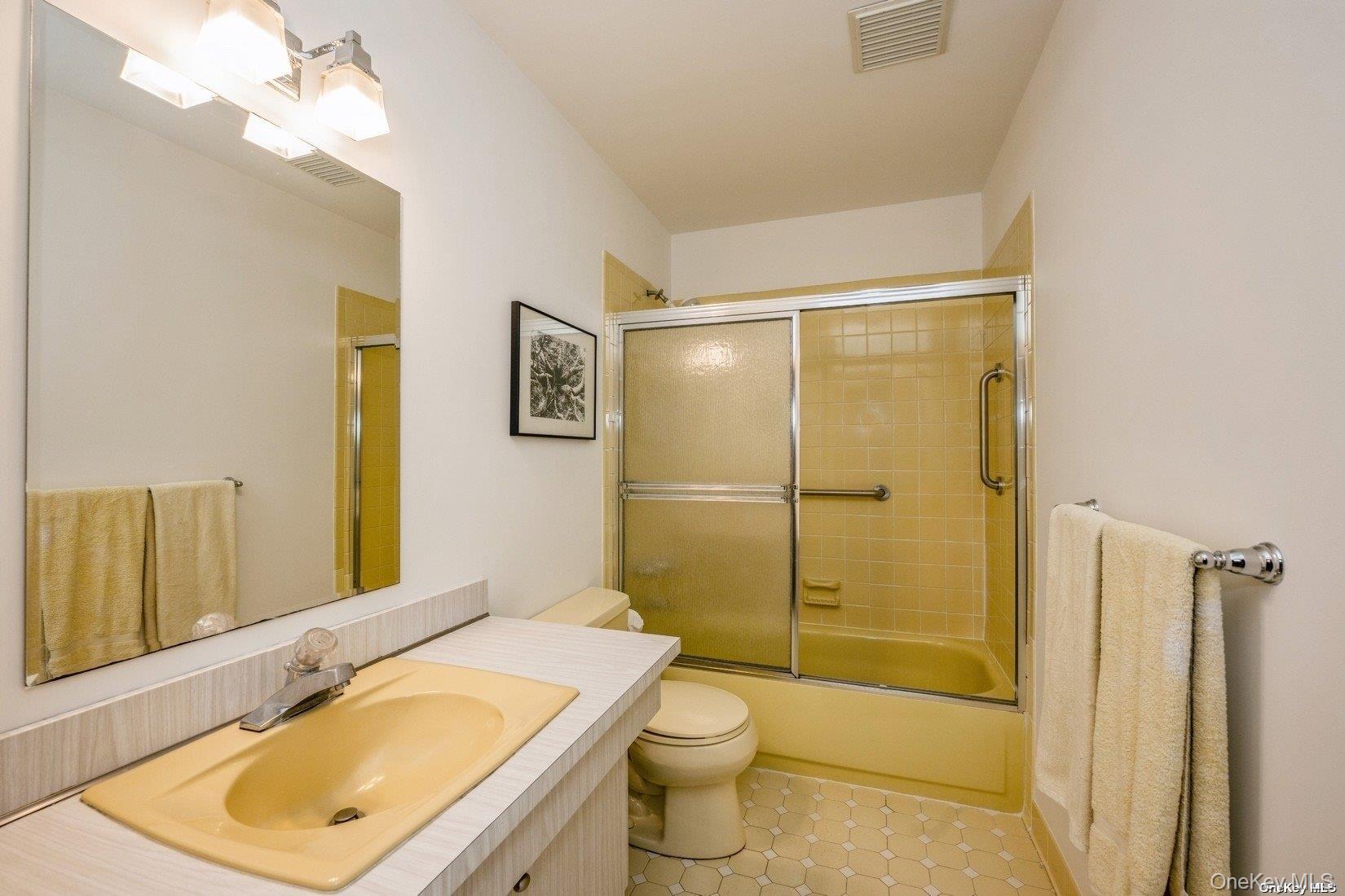 292 Little Fresh Pond Road Southampton, NY 11968 - Photo 22 of 46 Full Guest Bathroom