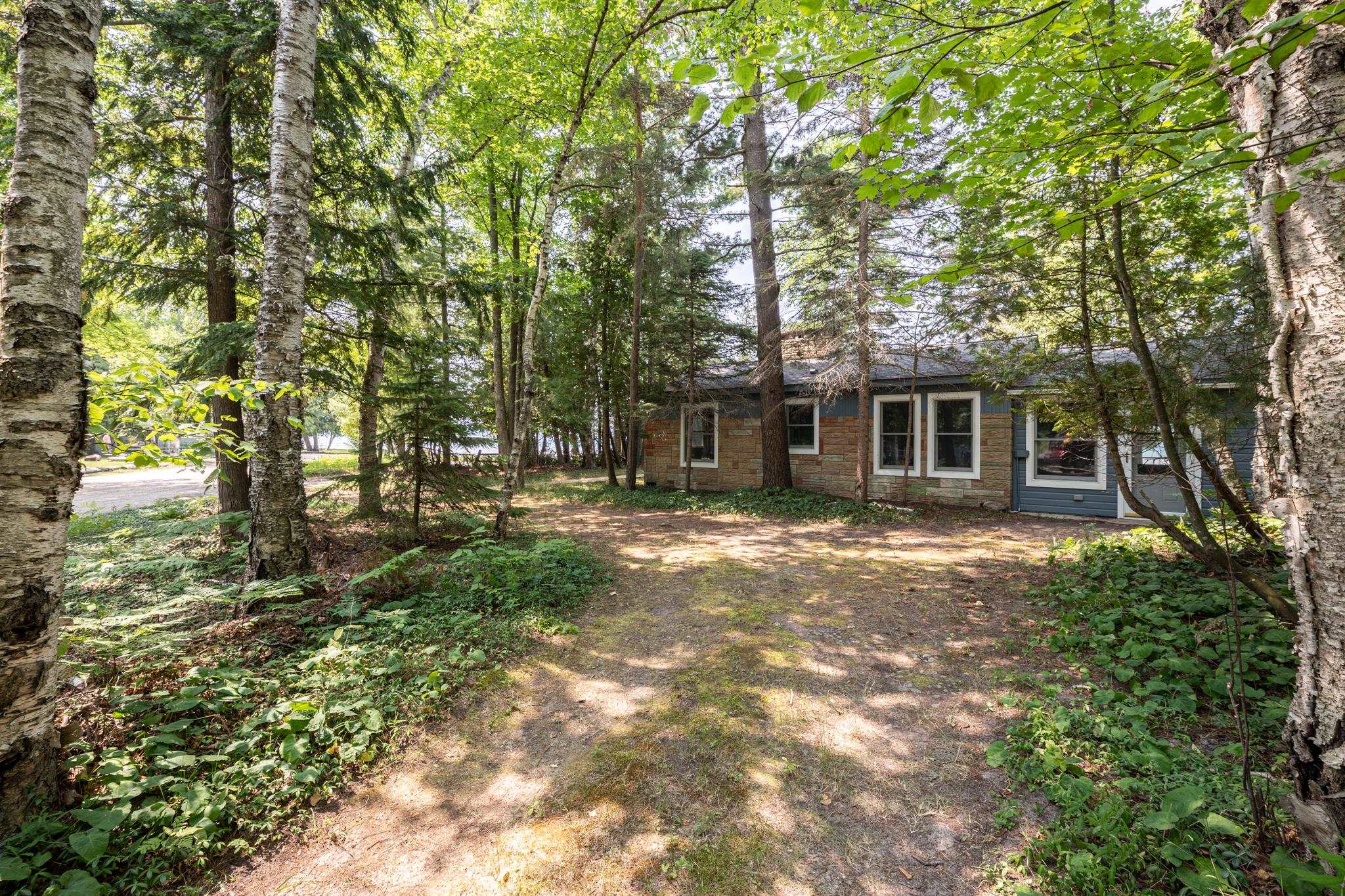 7242 South Brooks Road Maple City, MI 49664 - Photo 8 of 64 1912718-7.JPG