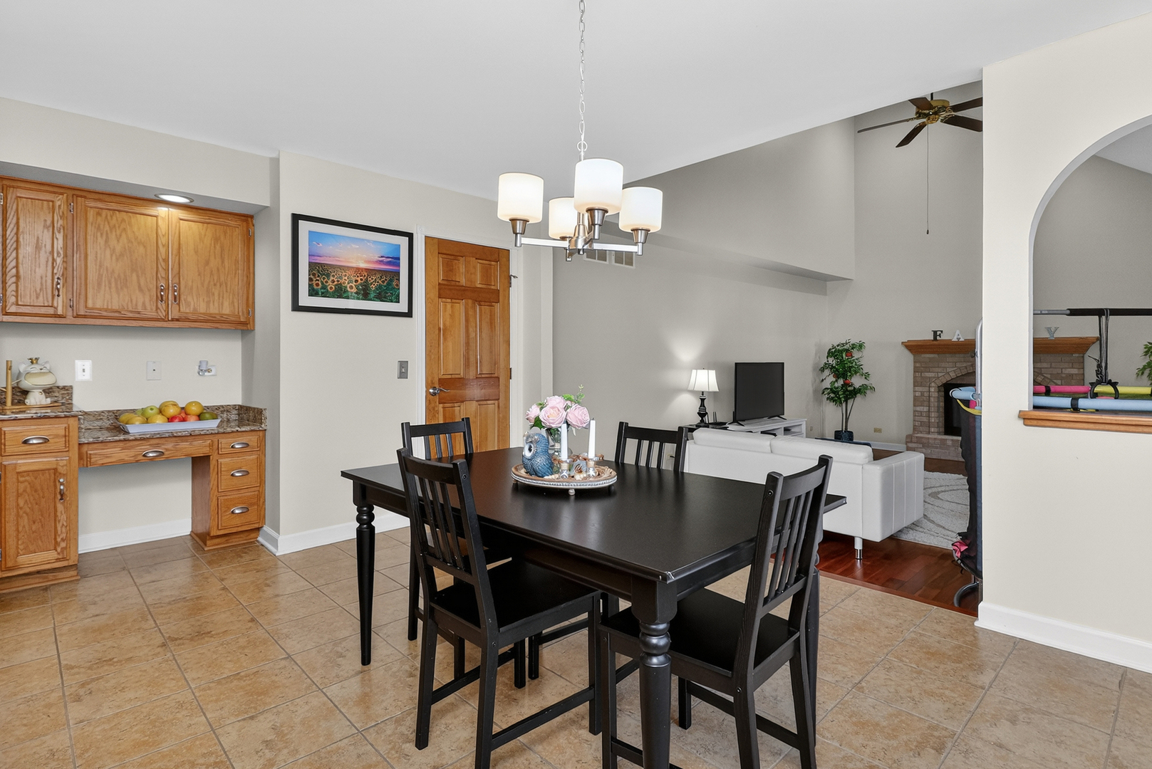 911 Rock Spring Road Naperville, IL 60565 - Photo 11 of 31 Gallery Image 11