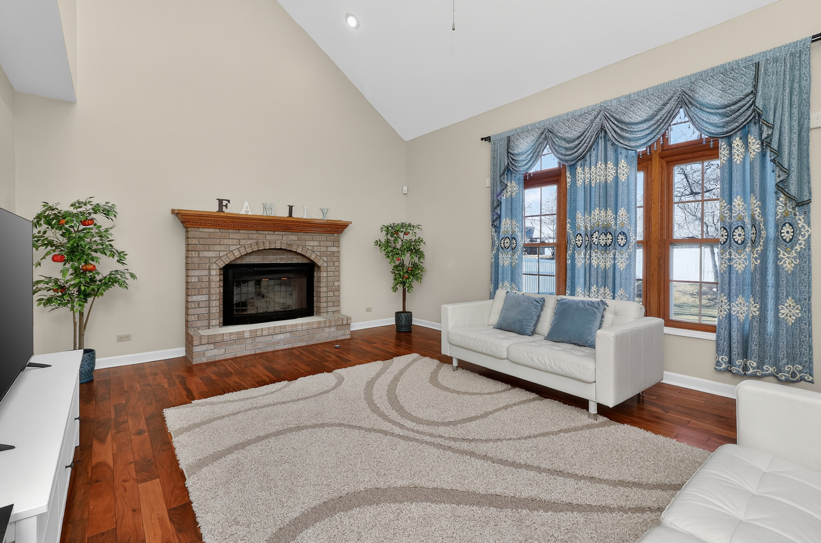 911 Rock Spring Road Naperville, IL 60565 - Photo 12 of 31 Gallery Image 12