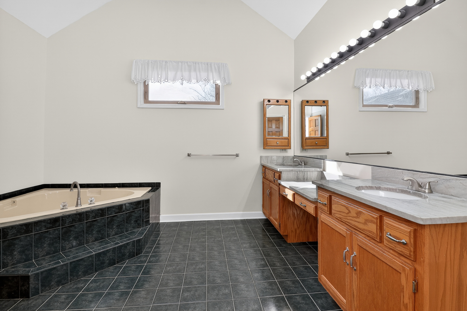 911 Rock Spring Road Naperville, IL 60565 - Photo 21 of 31 Gallery Image 21