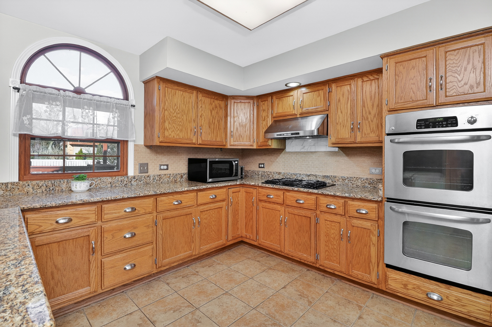 911 Rock Spring Road Naperville, IL 60565 - Photo 7 of 31 Gallery Image 7