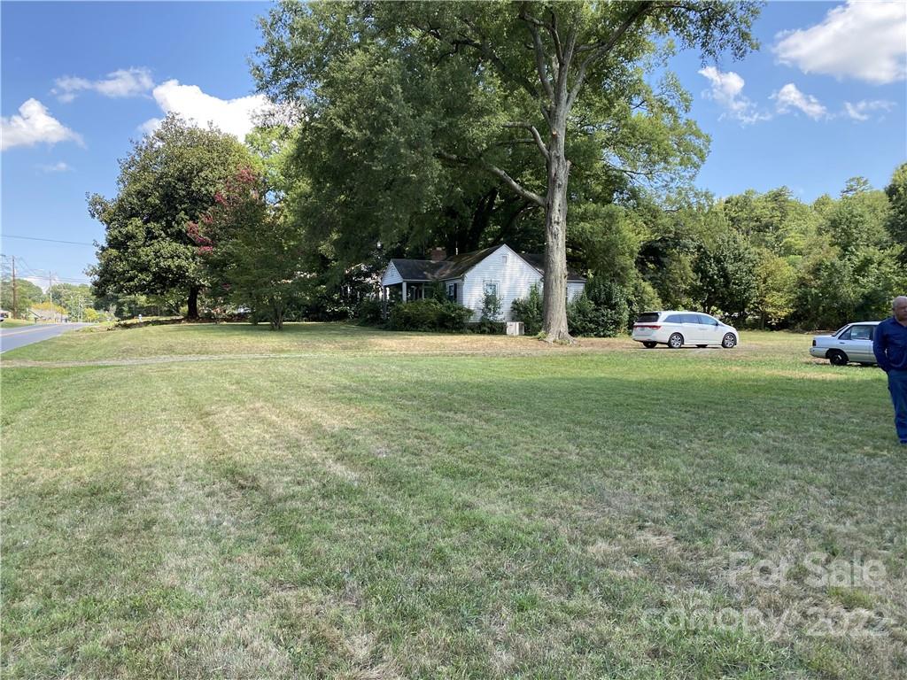 6313 Tuckaseegee Road Charlotte, NC 28208 - Photo 2 of 15 a view of a basketball court