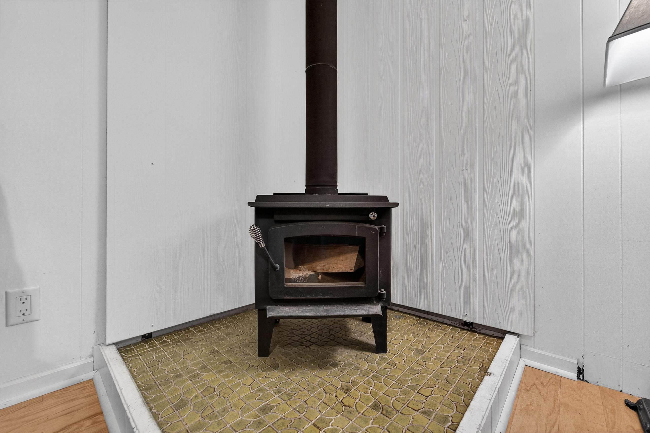 5207 Shore Acres Road Monona, WI 53716 - Photo 11 of 42