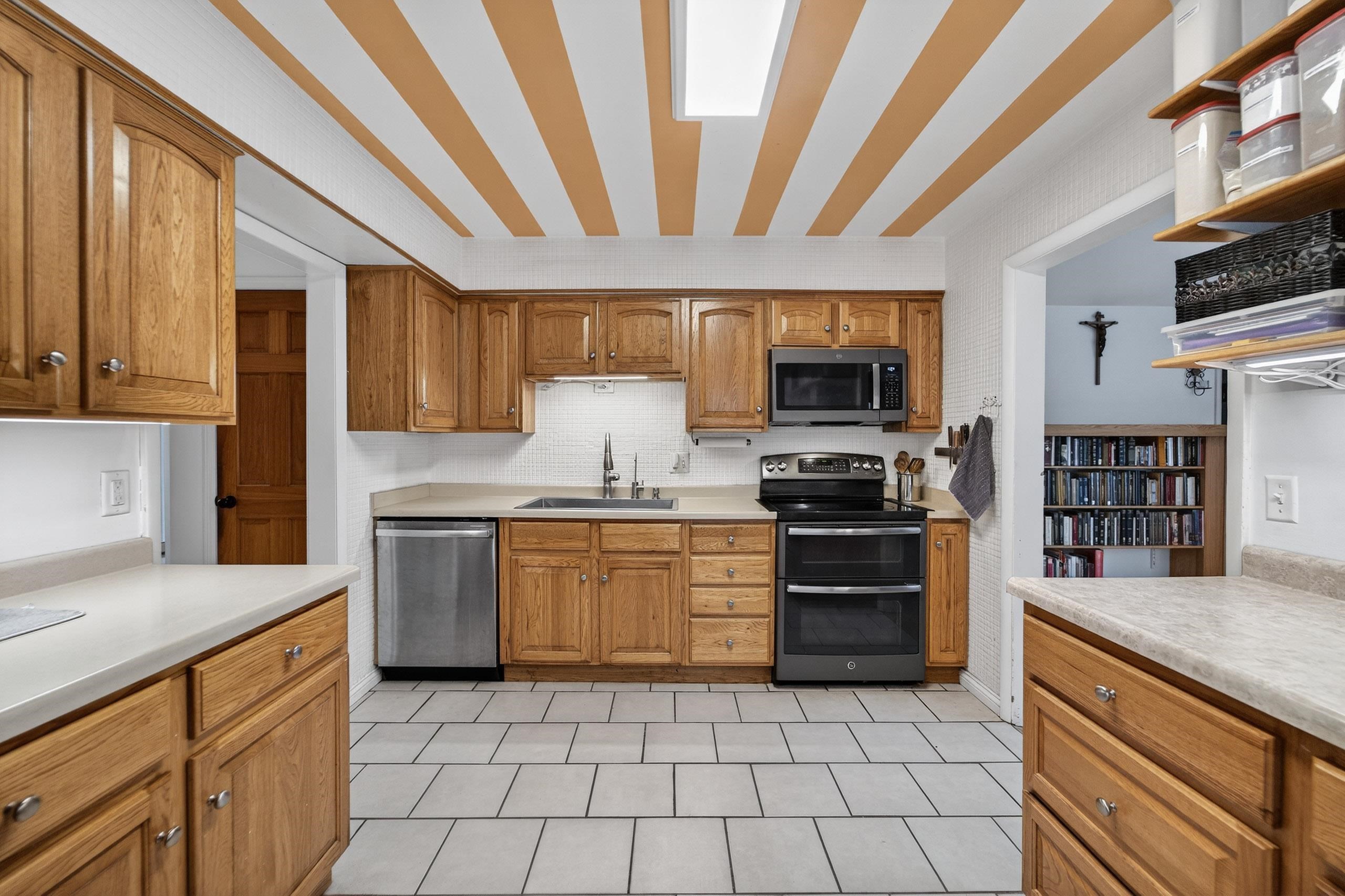 5207 Shore Acres Road Monona, WI 53716 - Photo 15 of 42