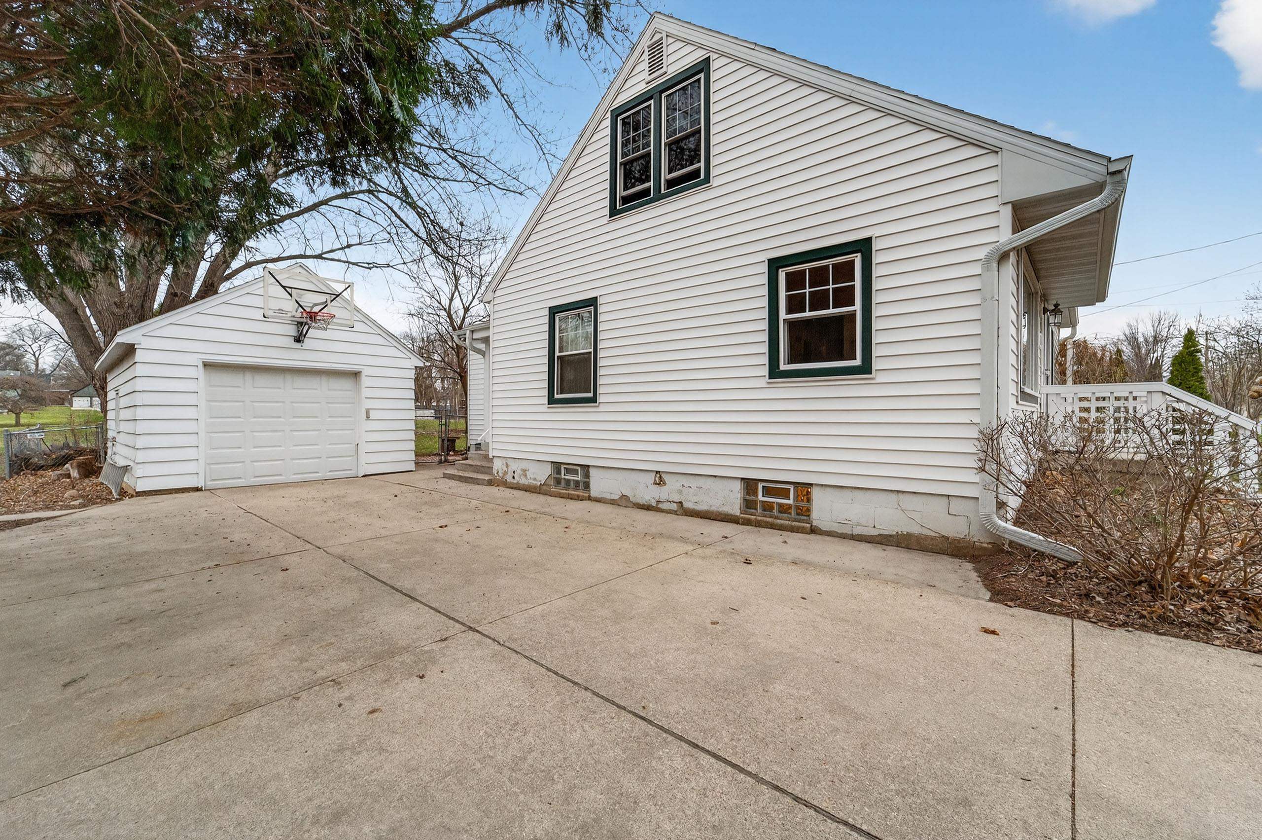 5207 Shore Acres Road Monona, WI 53716 - Photo 34 of 42