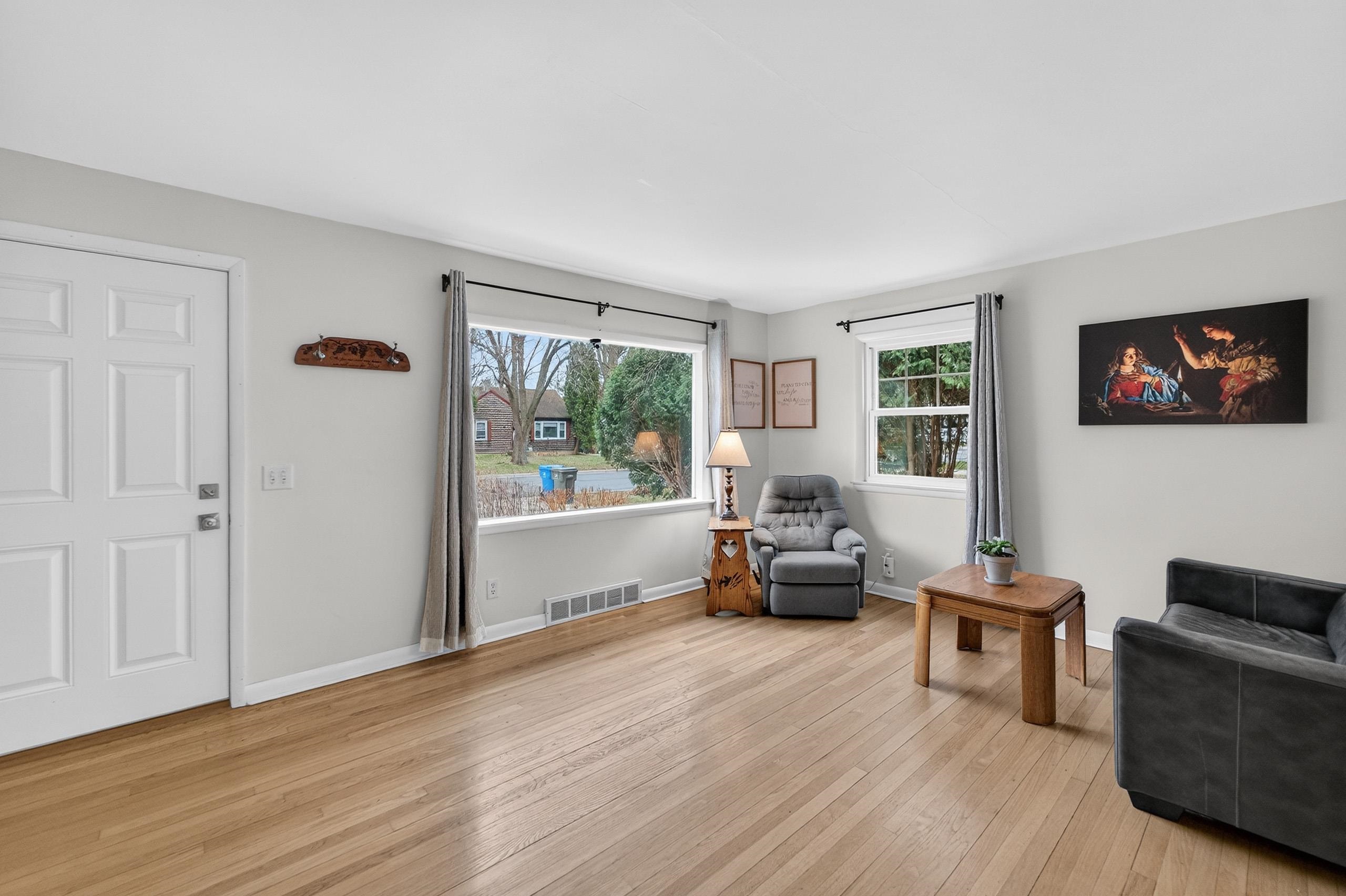 5207 Shore Acres Road Monona, WI 53716 - Photo 4 of 42