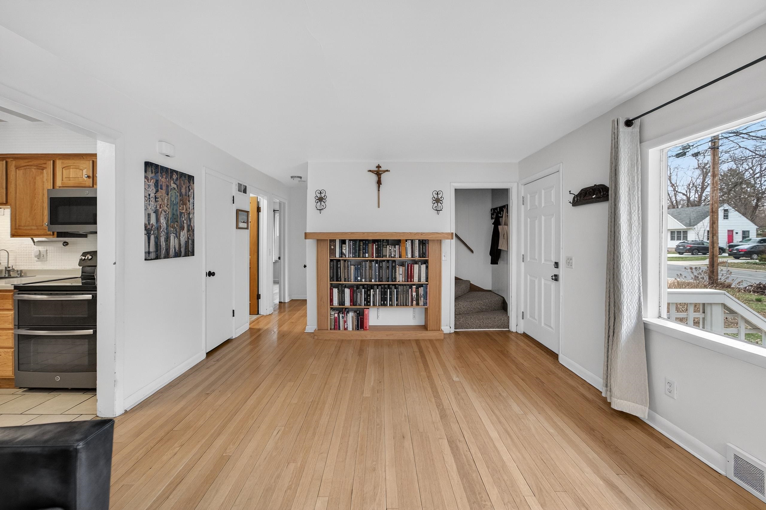 5207 Shore Acres Road Monona, WI 53716 - Photo 6 of 42