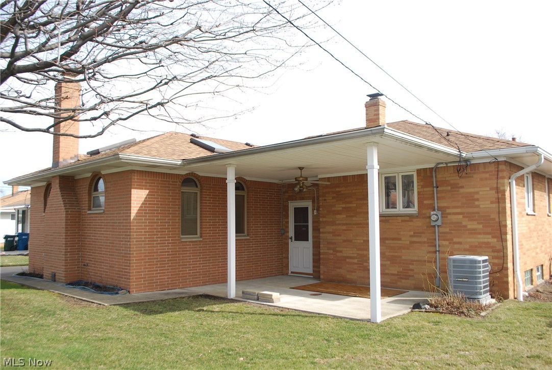 7320 Oakwood Road Parma, OH 44130 - Photo 4 of 24