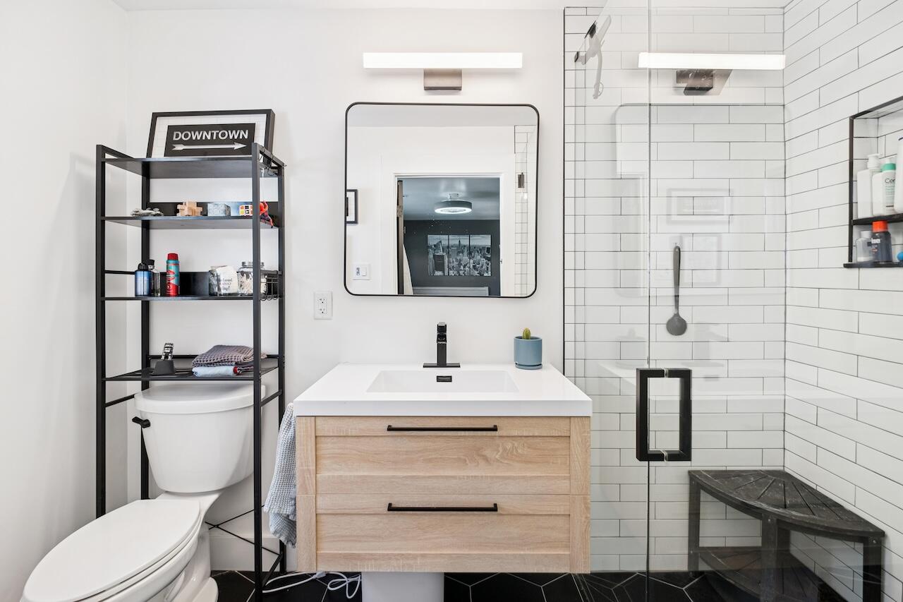 1018 Chambers Lane Mount Pleasant, SC 29464 - Photo 46 of 101 Hall Bathroom