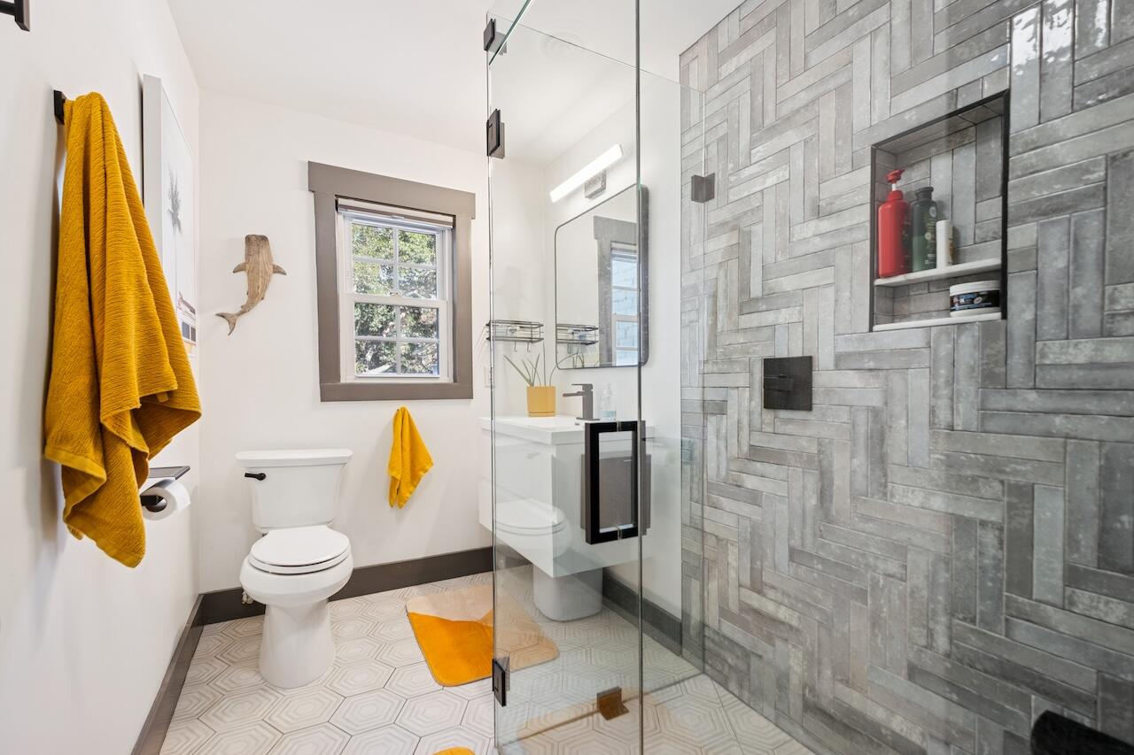 1018 Chambers Lane Mount Pleasant, SC 29464 - Photo 48 of 101 Bathroom for guest room