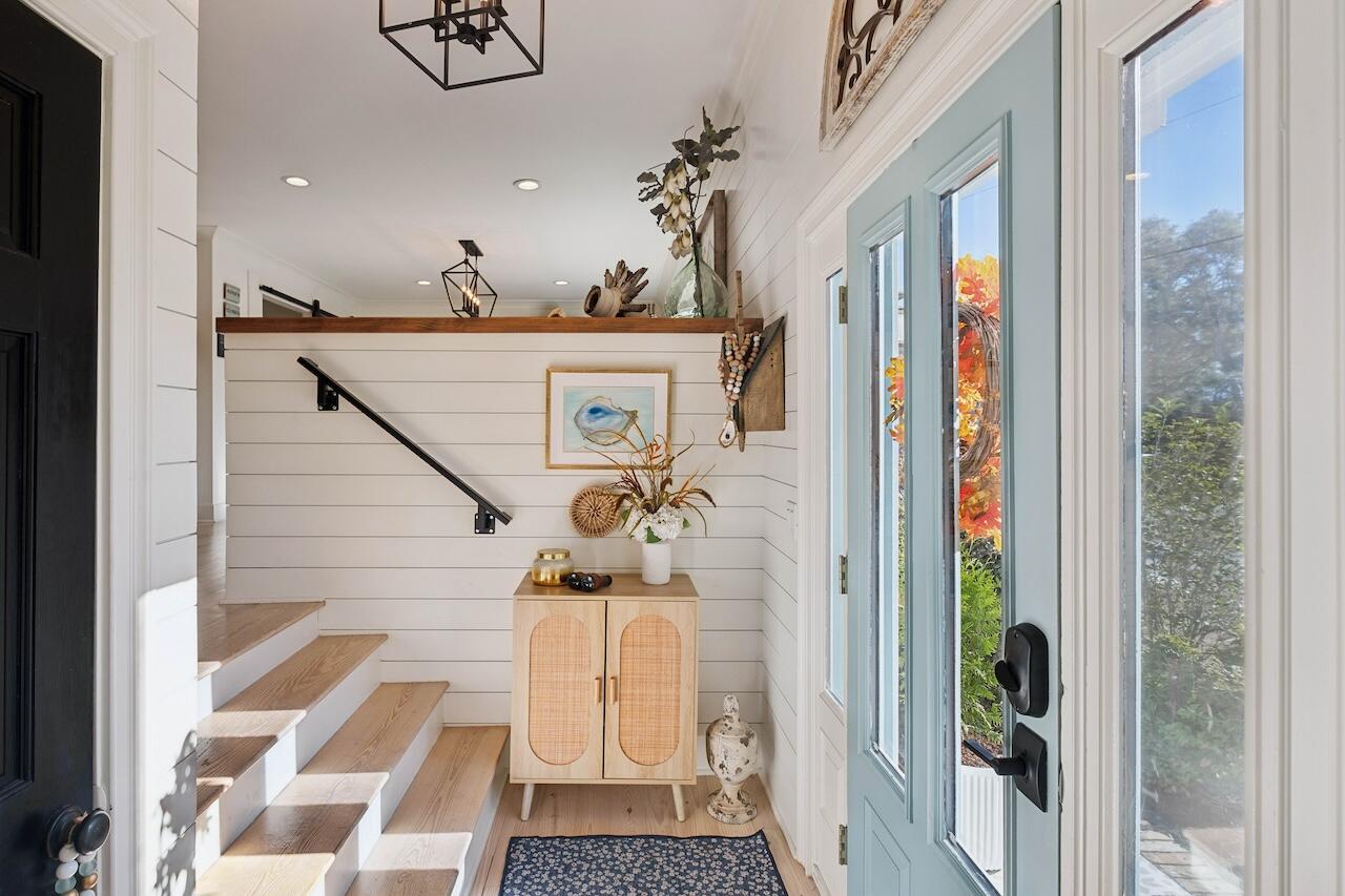 1018 Chambers Lane Mount Pleasant, SC 29464 - Photo 6 of 101 Foyer