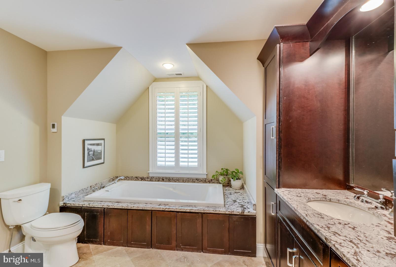 144 South Shore Road Elkton, MD 21921 - Photo 21 of 36 Beautiful Master Bath, jetted tub, walk-in closet