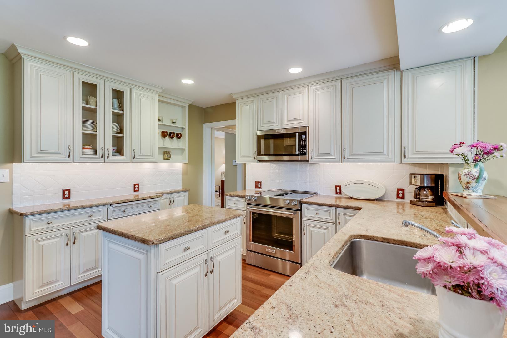 144 South Shore Road Elkton, MD 21921 - Photo 9 of 36 Bright, open Kitchen, granite and hardwood floors