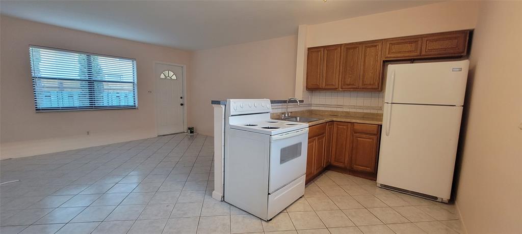 1523 Northeast 34th Street Oakland Park, FL 33334 - Photo 2 of 8