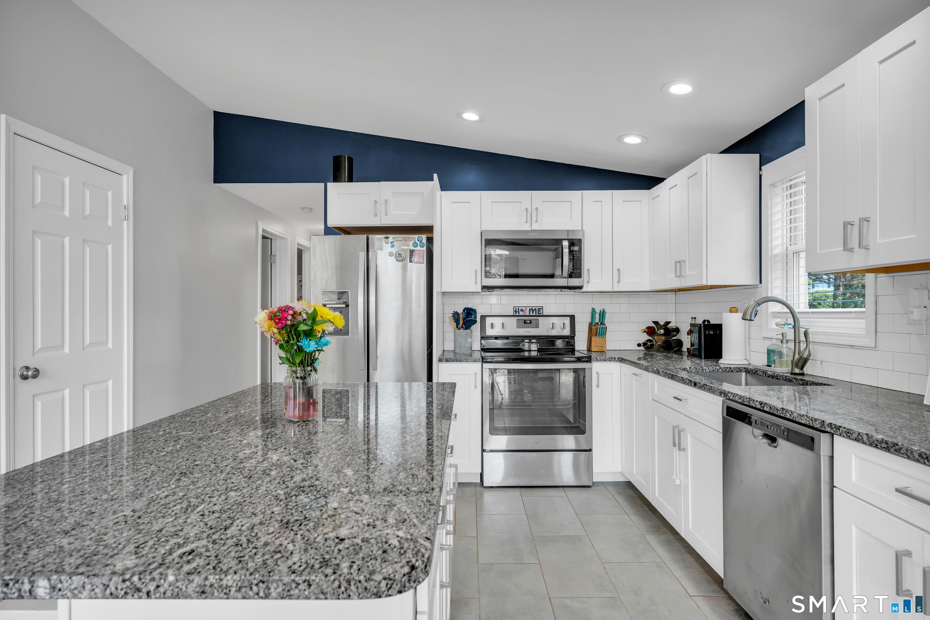 95 Crest Drive Groton, CT 06355 - Photo 24 of 40