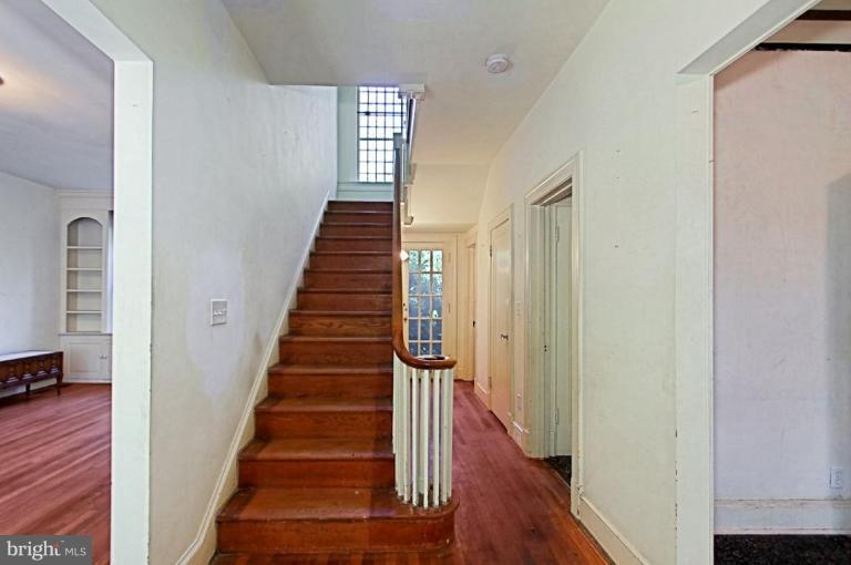 5034 Reno Road Northwest Washington, DC 20008 - Photo 2 of 12 Entrance / Foyer