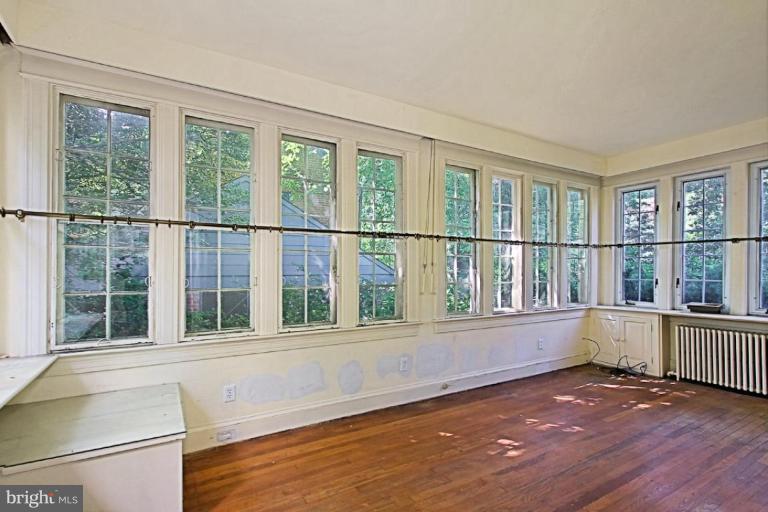 5034 Reno Road Northwest Washington, DC 20008 - Photo 7 of 12 Sunroom
