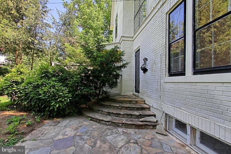 5034 Reno Road Northwest Washington, DC 20008 - Photo 9 of 12 Patio