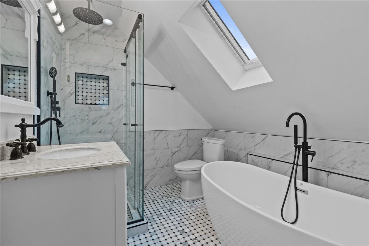 880 Willow Road Winnetka, IL 60093 - Photo 11 of 23 a bathroom with a sink toilet and shower