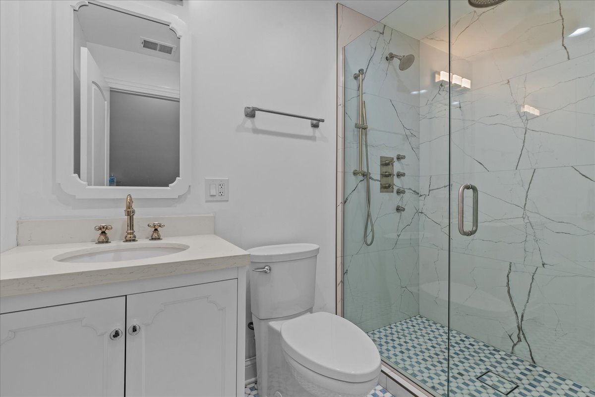880 Willow Road Winnetka, IL 60093 - Photo 13 of 23 a bathroom with a sink a toilet and shower