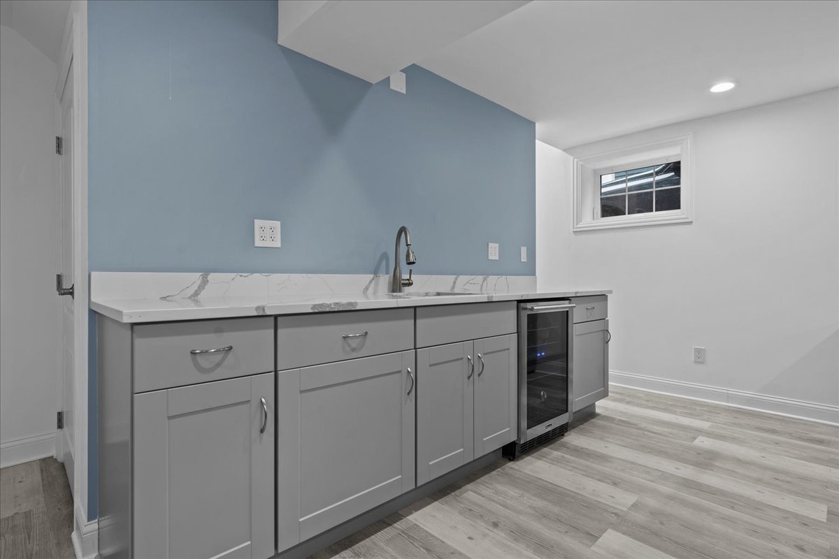 880 Willow Road Winnetka, IL 60093 - Photo 16 of 23 a bathroom with a sink and vanity