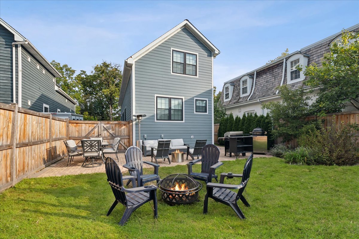 880 Willow Road Winnetka, IL 60093 - Photo 20 of 23 a backyard of a house with table and chairs